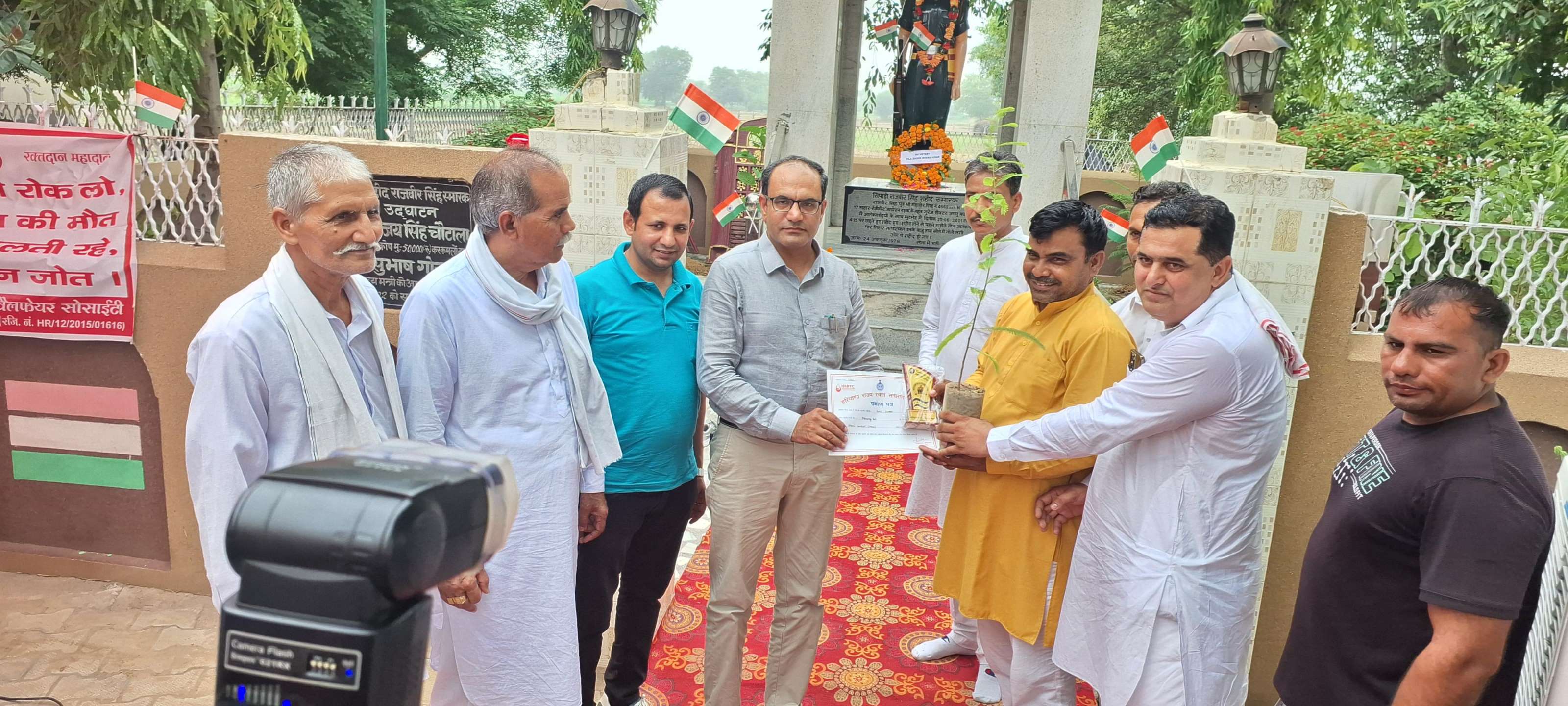 SDM Hansi Rajesh Khoth arrived as the chief guest in the blood donation camp organized on the 25th martyrdom day of Shaheed Rajbir Singh